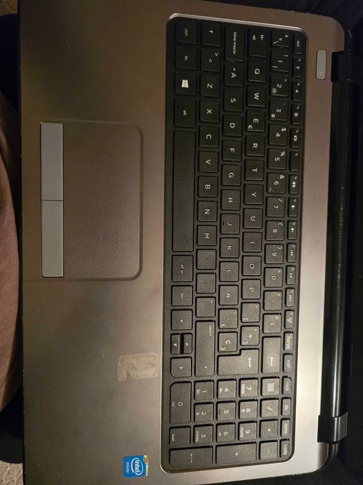HP лаптоп 4 GB Ram