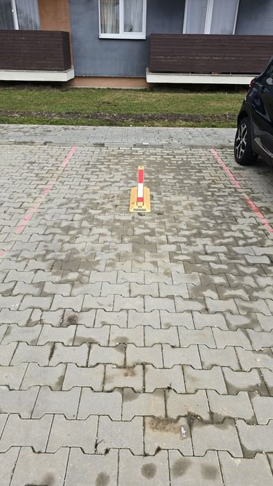 Loc parcare subcetate