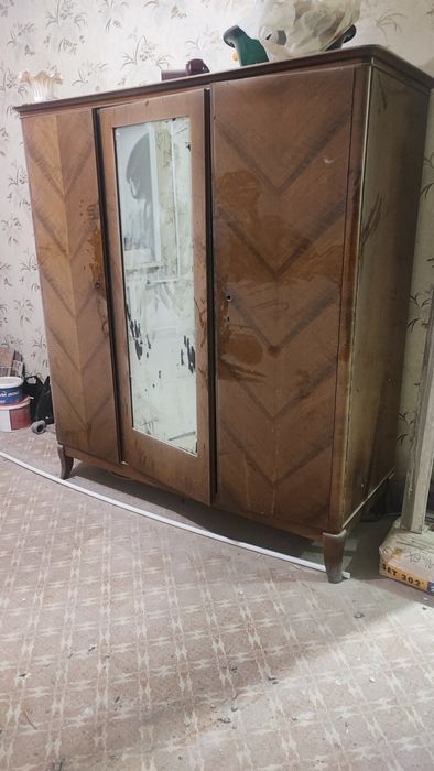 Продам советский шкаф