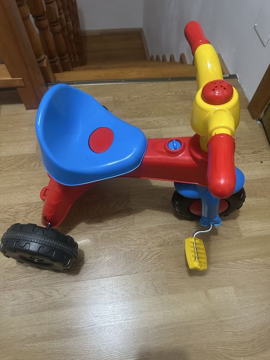 Tricicleta cu pedale pentru 2 ani+