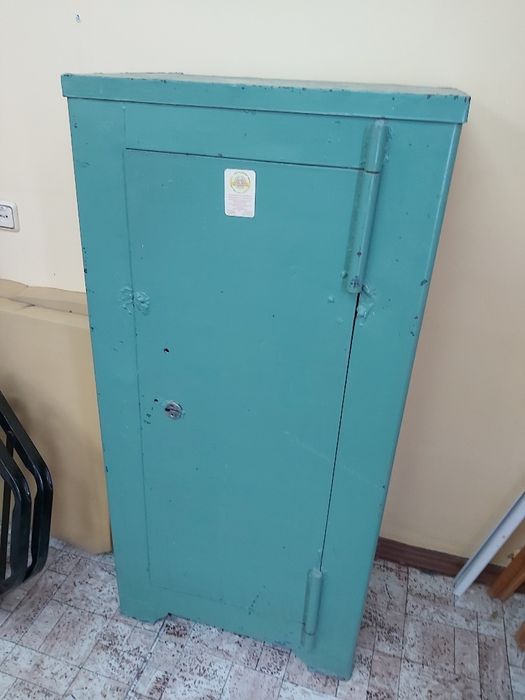 Сейф металлический