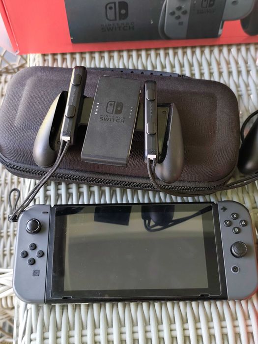 Pachet Nintendo Switch V1 Impecabil + Controller Pro Original + 3 Jocuri Top + Accesorii (Cutie)