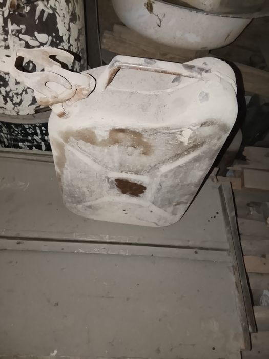 Канистерла 20литр и 10литр састаяния бомба