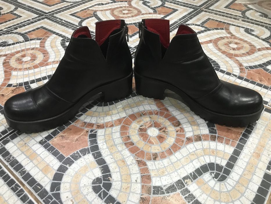 Продам ботинки женские.