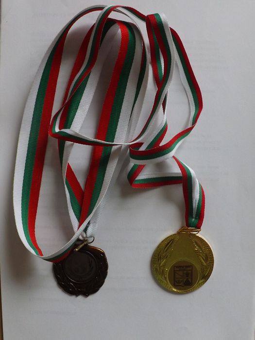 Възпоменателни медали.  
Продават се и поотделно