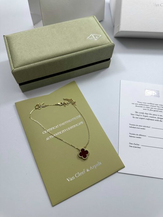 Colier Van Cleef & Arpels Aur 750 Carnelian