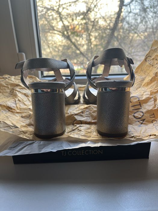 Босоножки 38,5 TJ Collection