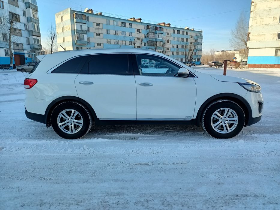 Продам машину кио соренто 2015г