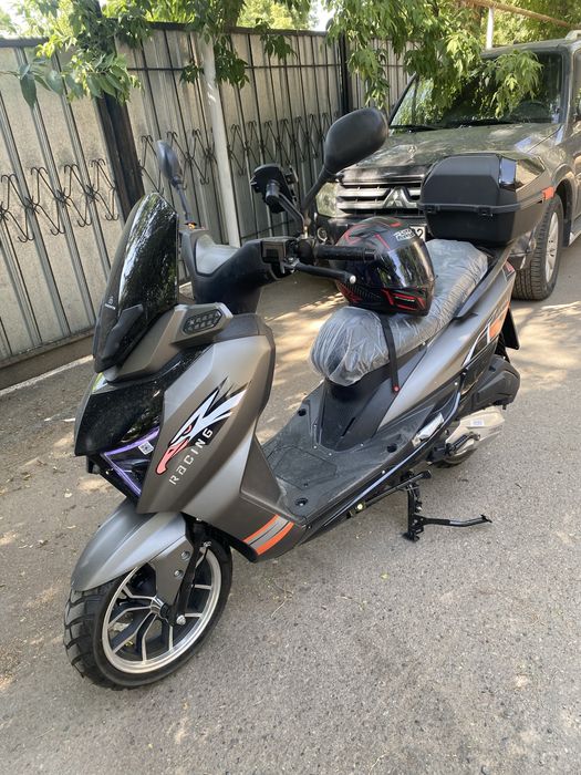 Макси скутер б/у в хорошем состоянии