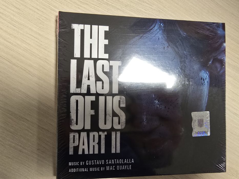 Vând pachet de CD-uri cu muzica
