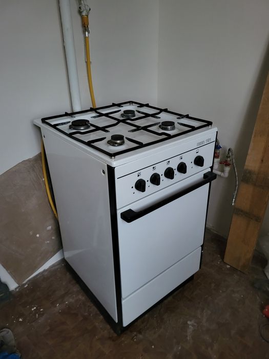 Продам чешскую газовую плиту б/у