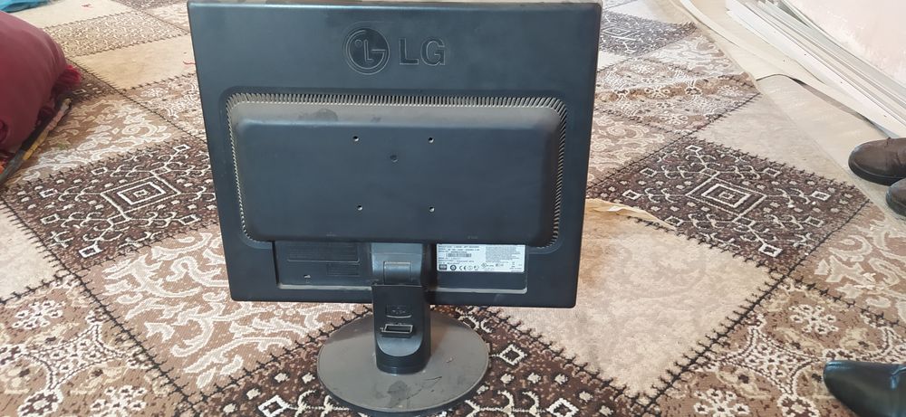 Manitorlar sotiladi 20 li albomniy; 19 li albomniy; 19 kvadrat