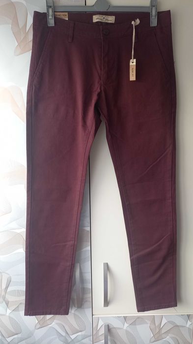 Pantaloni casual Burgundia