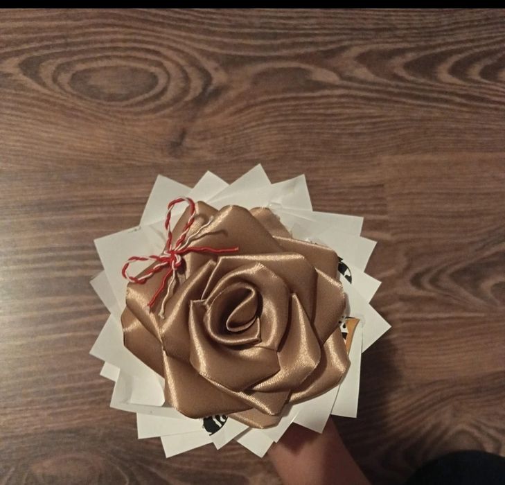 Trandafir din satin mărțișor