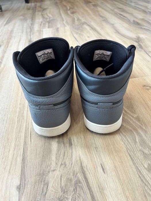 Jodan 1 Mid Black & Grey - Primul batch din Romania
