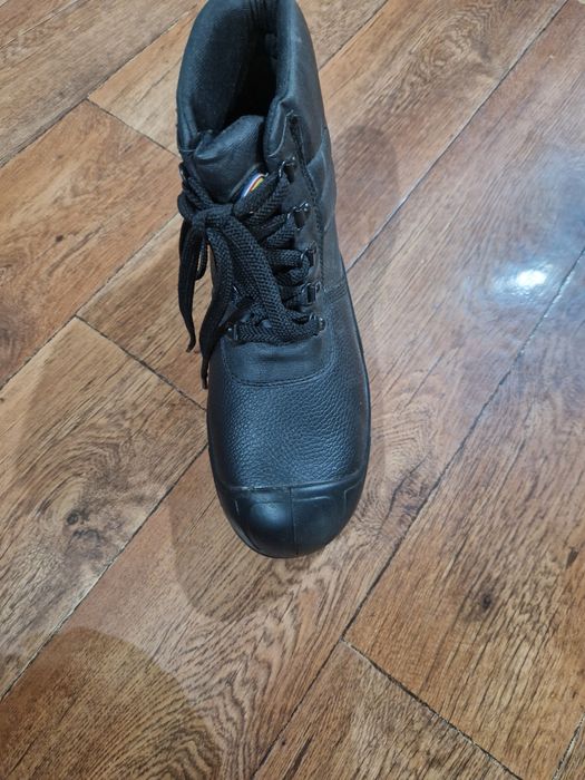 Продам спец.обувь