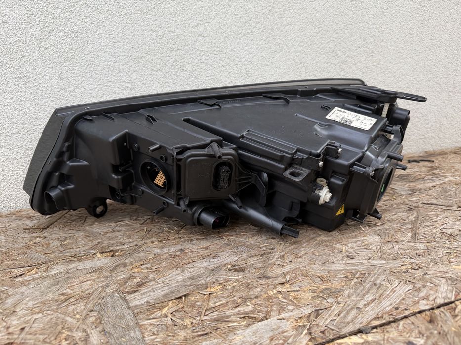 Far dreapta VW Touareg 7P Facelift 2016-2017-2018 Xenon + LED Original