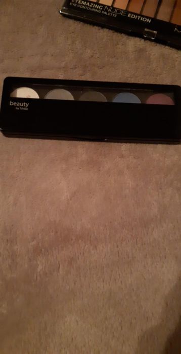 Сенки за очи нови