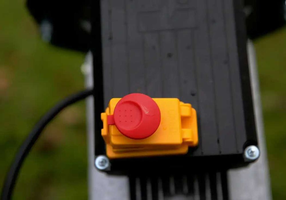 Tocator electric pentru crengi ramuri resturi gradina