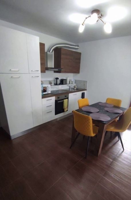 Дава се под наем Тристаен апартамент в София, Център - 70 кв.м за 797.64 € - Снимка #2