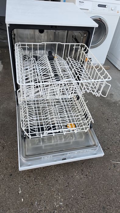 Съдомиялна професионална Miele PG 8059  Свободно стояща