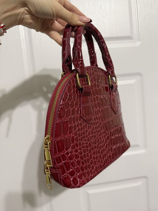 Дамска чанта цвят бордо бургунди червена къса и дълга дръжка