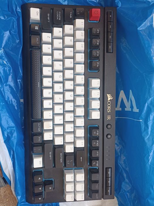 Corsair k63 klaviaturasi Bluetooth li