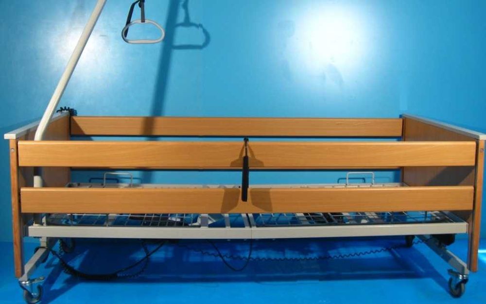 Pat medical electric pentru ingrijire pacienti cu trei sectiuni Aks