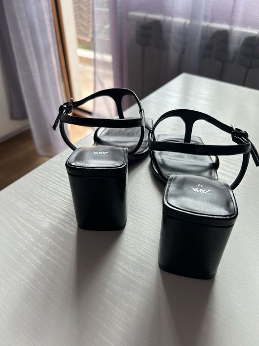 Отворени токчета Zara