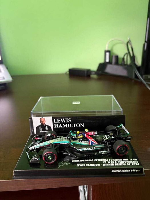 продавам колекция формула 1 на  Lewis Hamilton MINICHAMPS 1/43 Мercedes