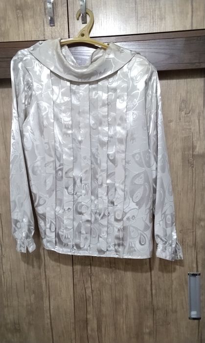 Продаю кофточки нарядные женские