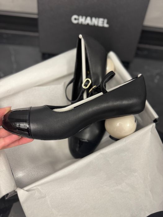 Уникални обувки Chanel