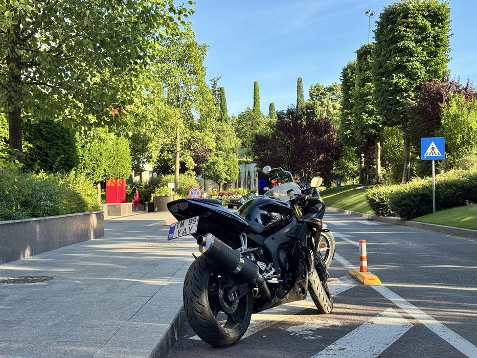 Yamaha YZF-R6 (2006) – Proprietar din 2016 | Doar 13.600 km parcurși de mine | Investiție recentă: 1.100 €