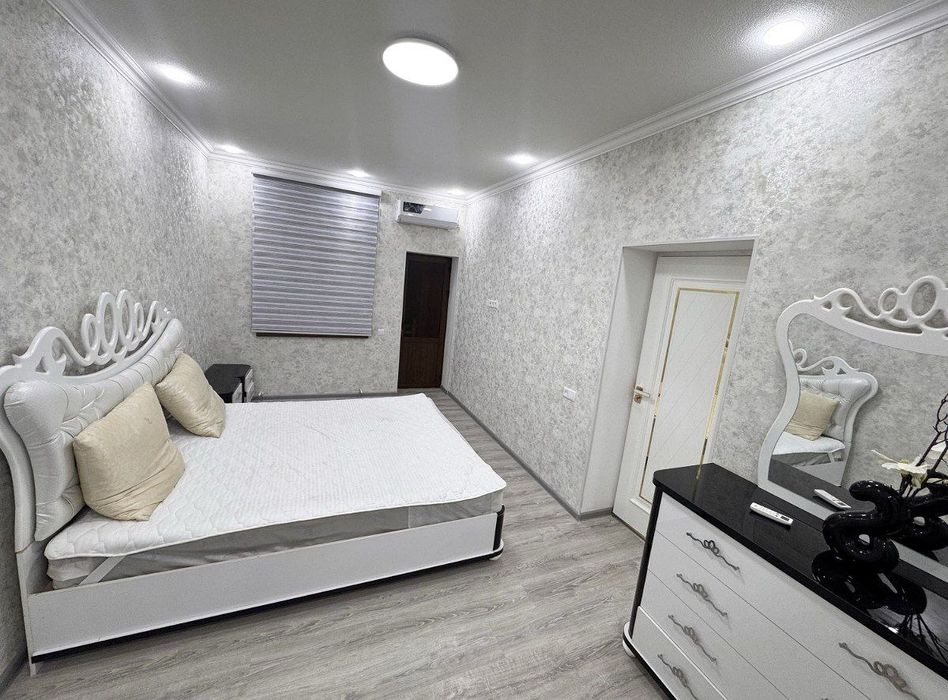 Amir Temur xiyoboni roparasida