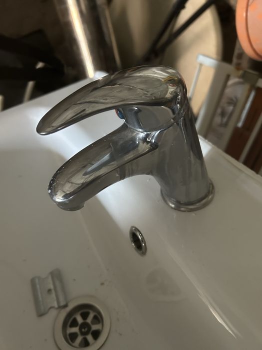 Mobilier baie (lavoar, masca, dulap cu oglinda, dulap medicamente)