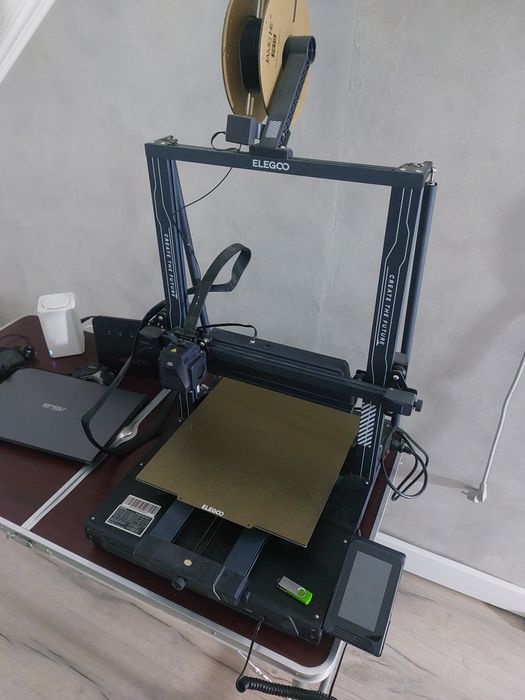 Продам 3д принтер (новый почти напечатал 16 деталей )