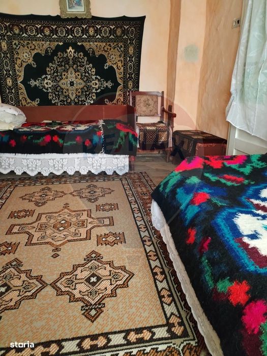 Casa traditionala si teren in s.f de 712 mp, Com. Șieu, langa biserica