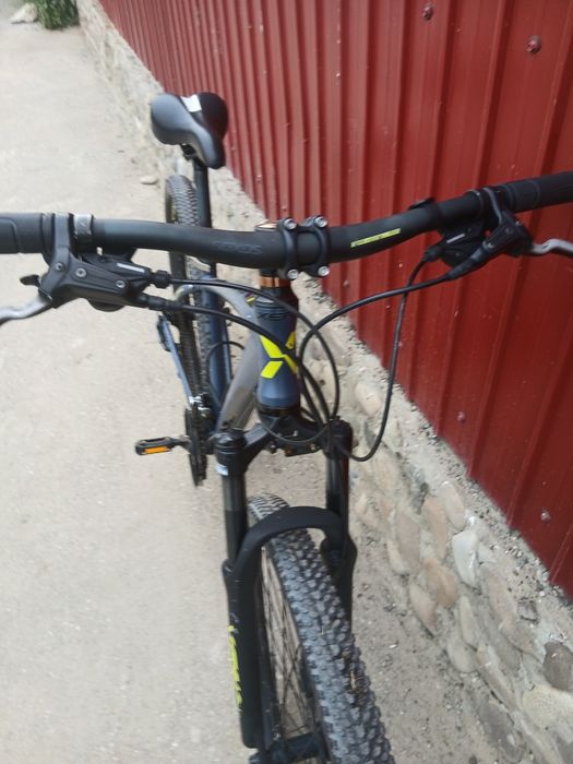 Vând bicicleta în stare bună are roți de 27.5  și frâne pe ulei