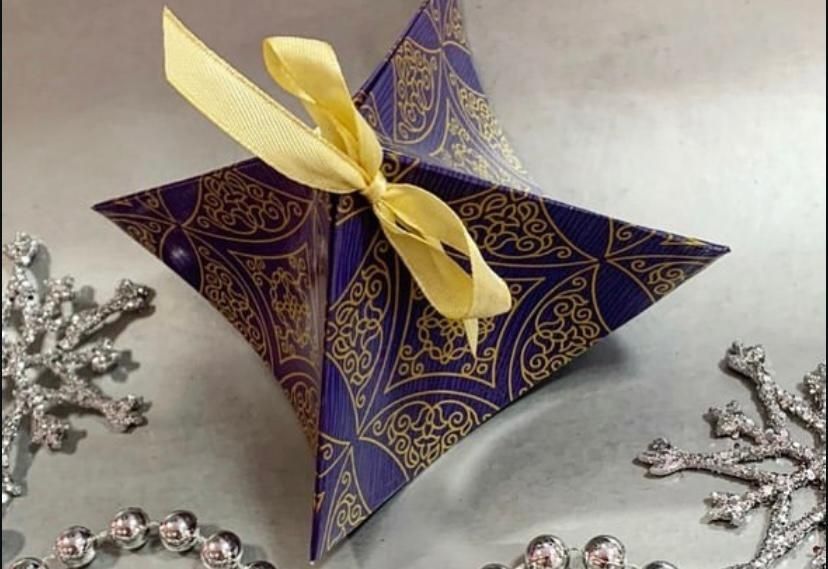 Бонбоньерки и значки Құдалар