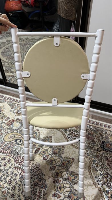 Стулья прочные удобные