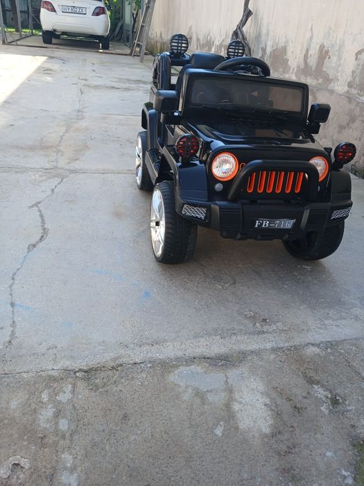 Продаётся детская автомобил в хорошем состоянии