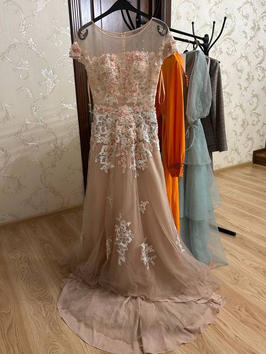 Вечерние платья для девушек