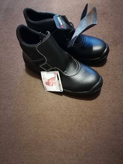 Чисто нови работни обувки