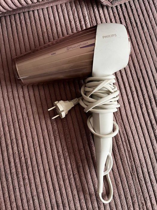 Сешоар Philips MoistureProtect hair dryer