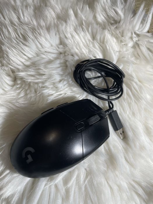 Продам отличную игровую мышь Logitech G102 Lightsync.
