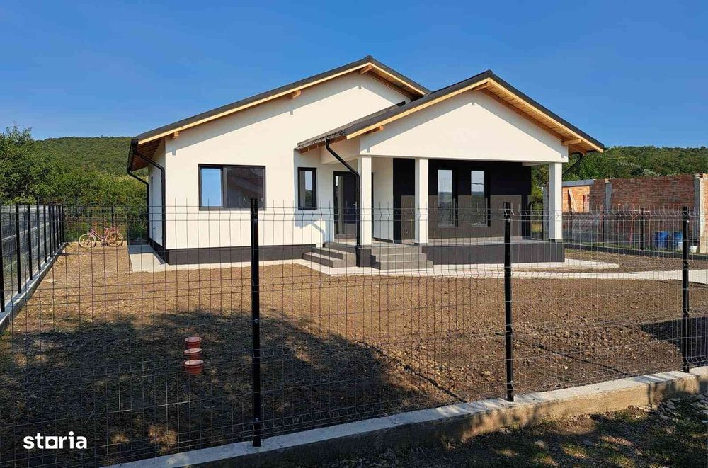 Casa nouă cu 4 camere în suburbie, 500 mp