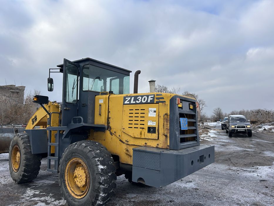 Погрузчик двух кубовый китай 2011