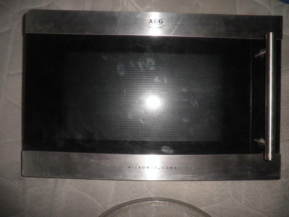 Продавам  чиния  за  микровълнова  .