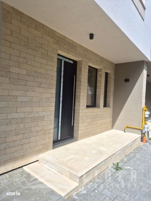 Duplex 4 camere-Floresti-curte 70 mp-acces cu bariera