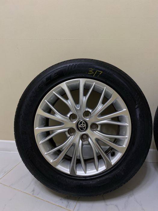 Диски с комплектом шин от камри 70  215/60 R16